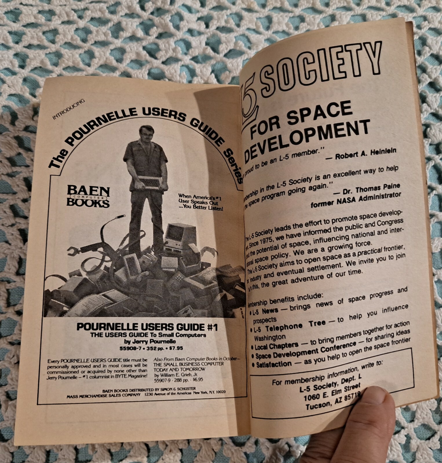Far Frontiers, A Baen Book, Jan 1985 (1st Printing), vintage PB, 315 pages