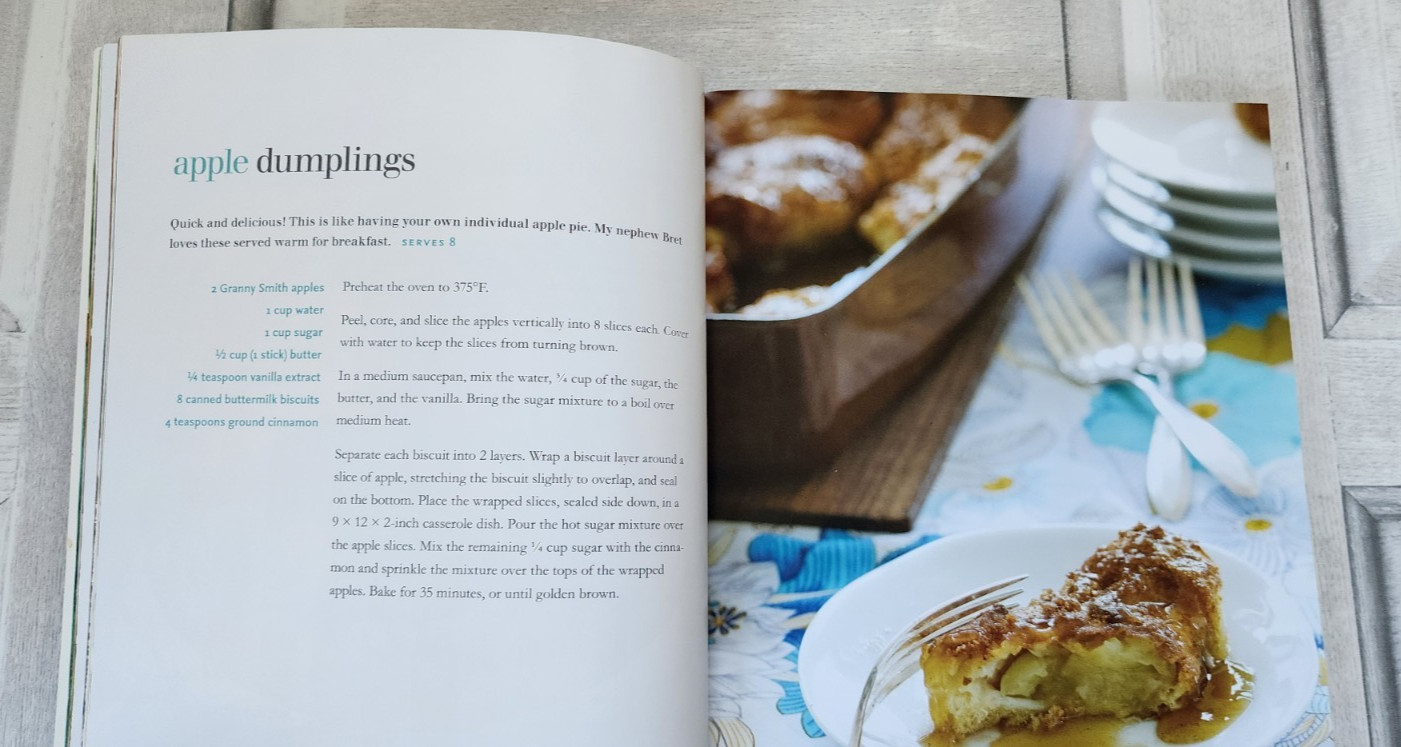 Home Cooking Trisha Yearwood paperback cookbook 2010 Southern recipes 223 pages