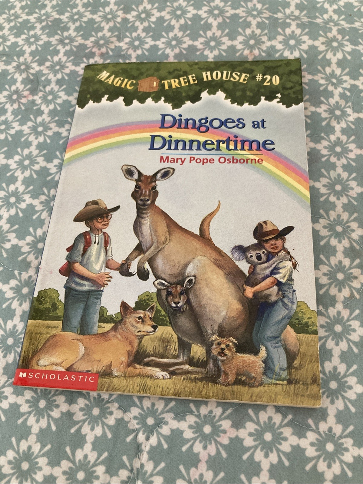 Dingoes at Dinnertime by Ossbone, Mary Pope