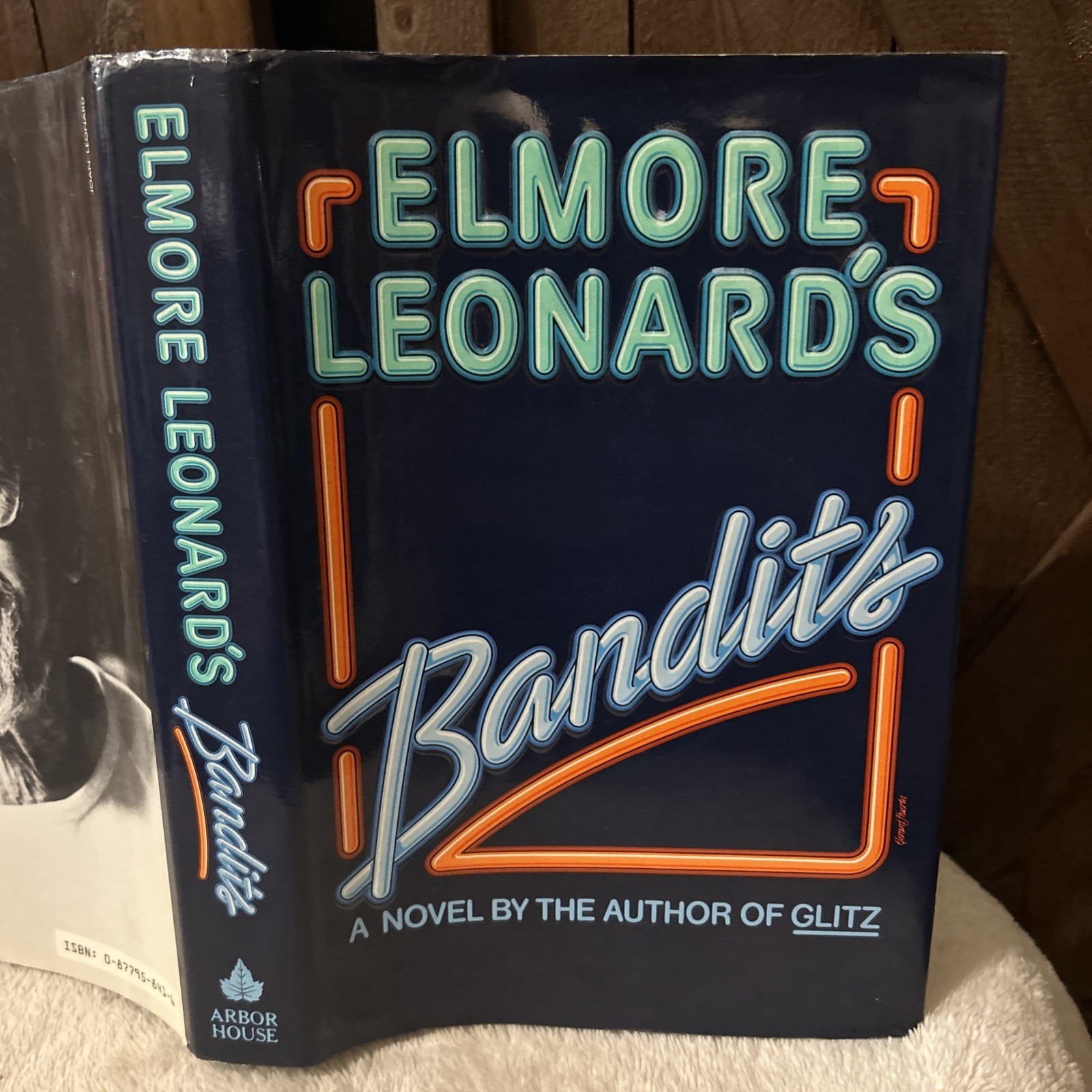 Bandits, 1987 1st Ed/1st Print (UNREAD) HCDJ by Elmore Leonard VGC