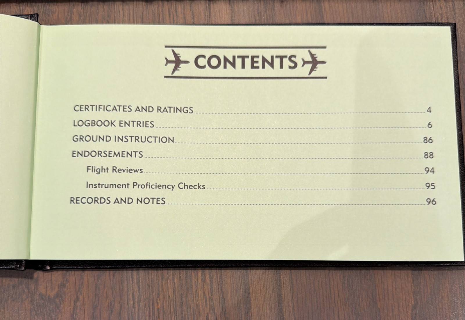 Pilot Log Book by Inc. Peter Pauper Press (Hardcover, 96 page, 40 Flights)