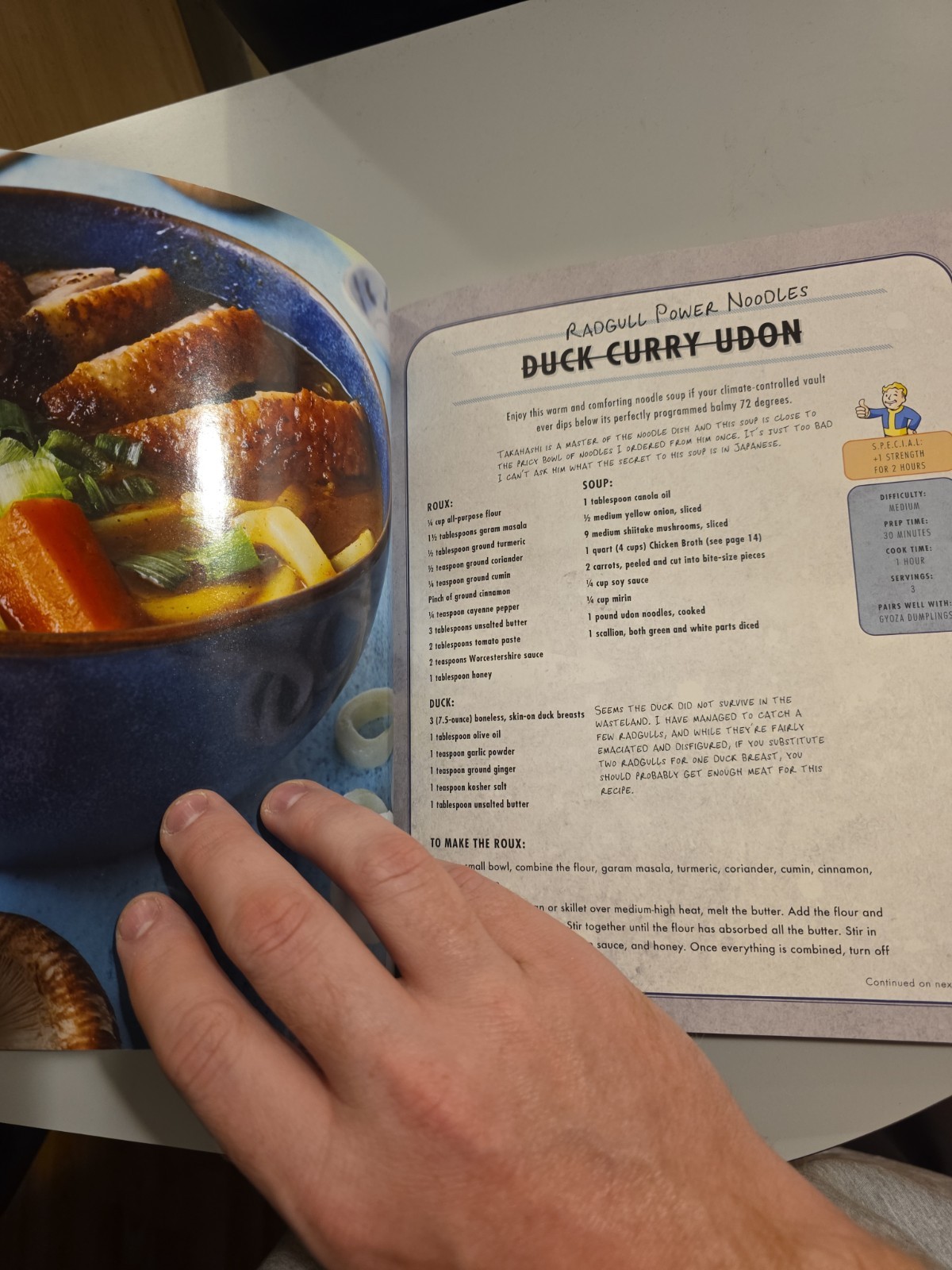 Fallout: the Vault Dweller’s Official Cookbook by Victoria Rosenthal (2018,…