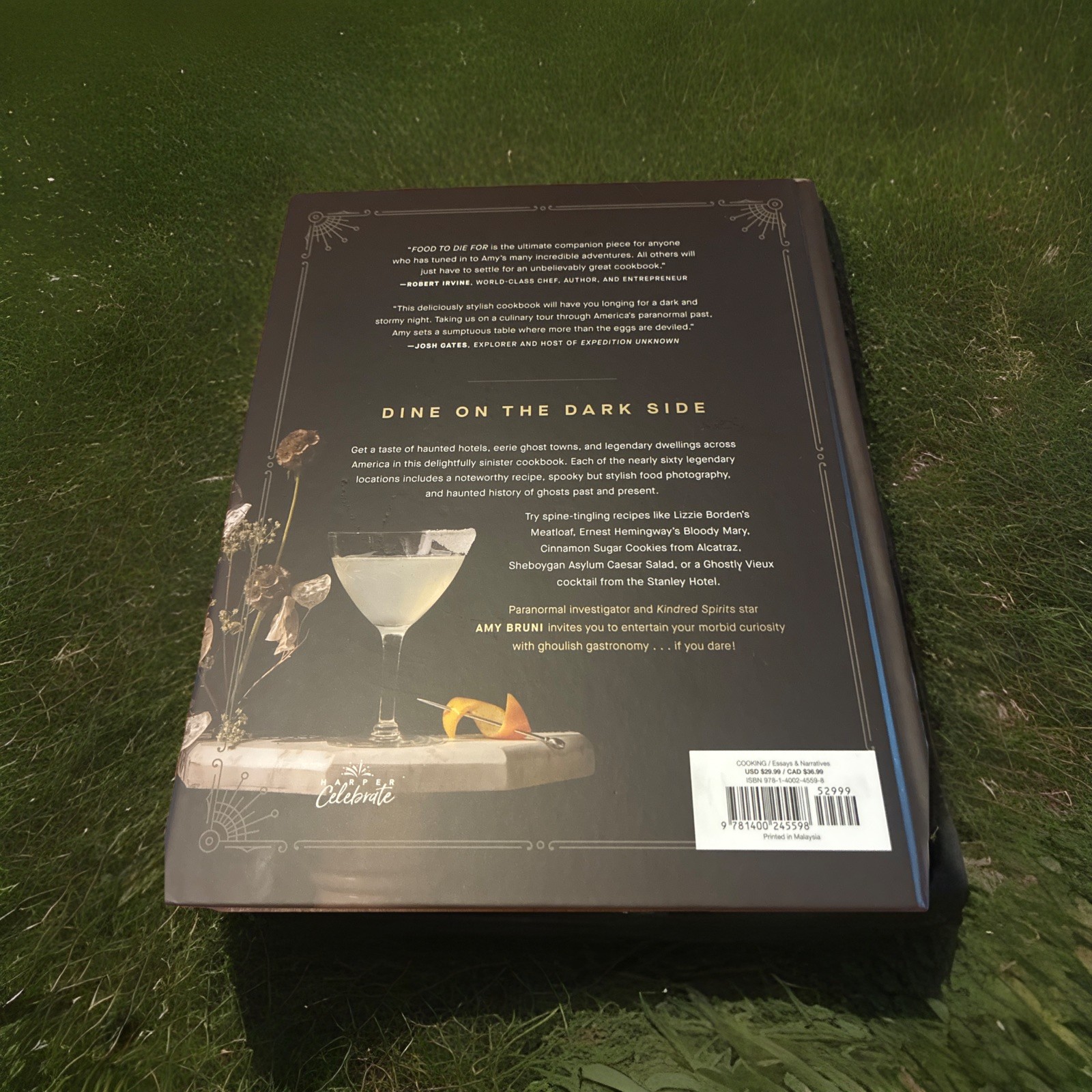 Food to Die For : Recipes & Stories from America’s Most Legendary Haunted Places