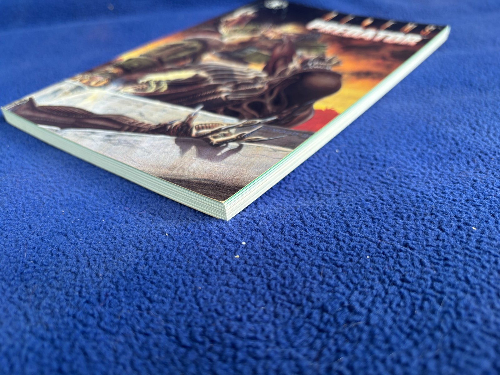 DARK HORSE comic book ALIENS VS. PREDATOR second printing NEAR MINT