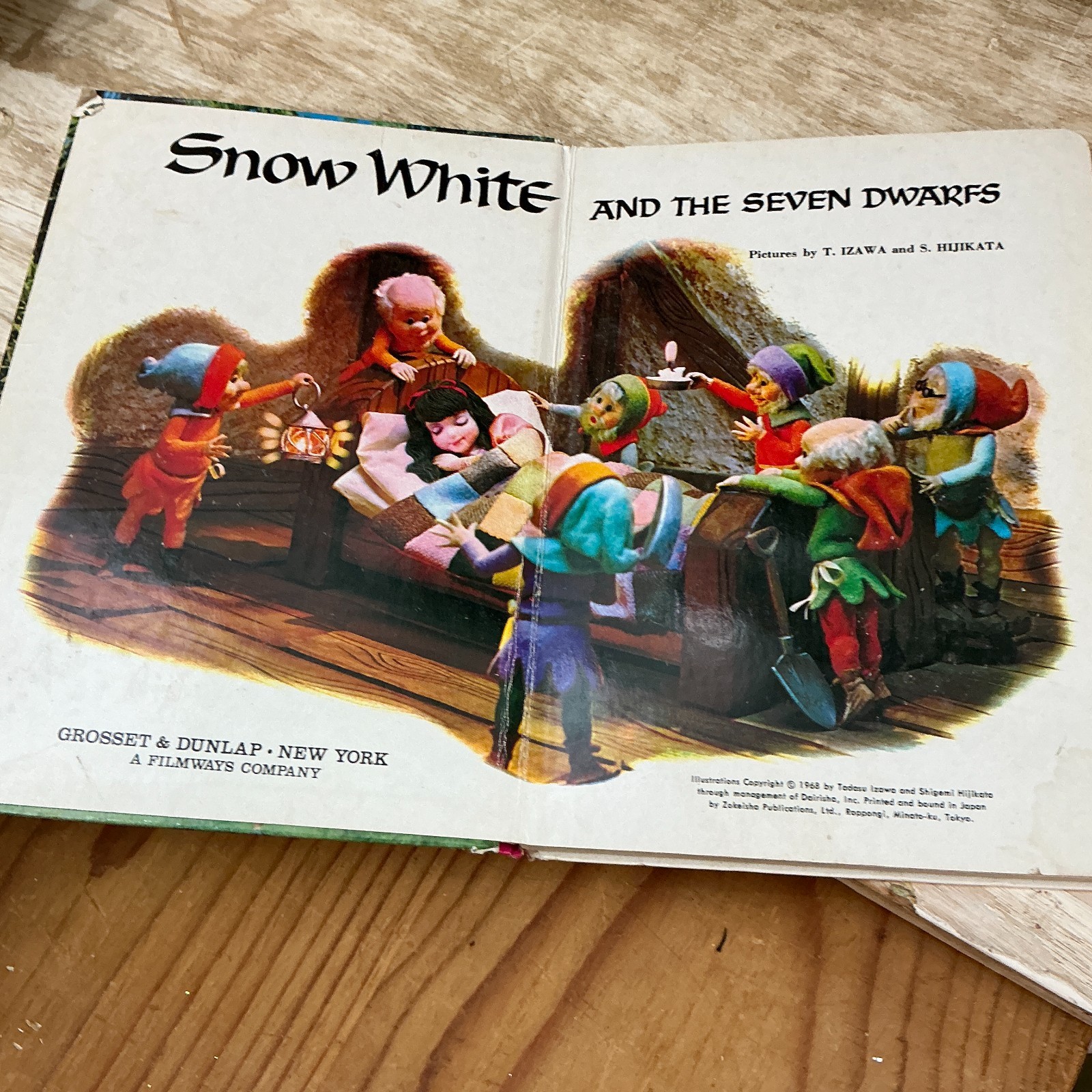 Vintage 1968 Snow White & the Seven Dwarfs Puppet Storybook – Out of Print