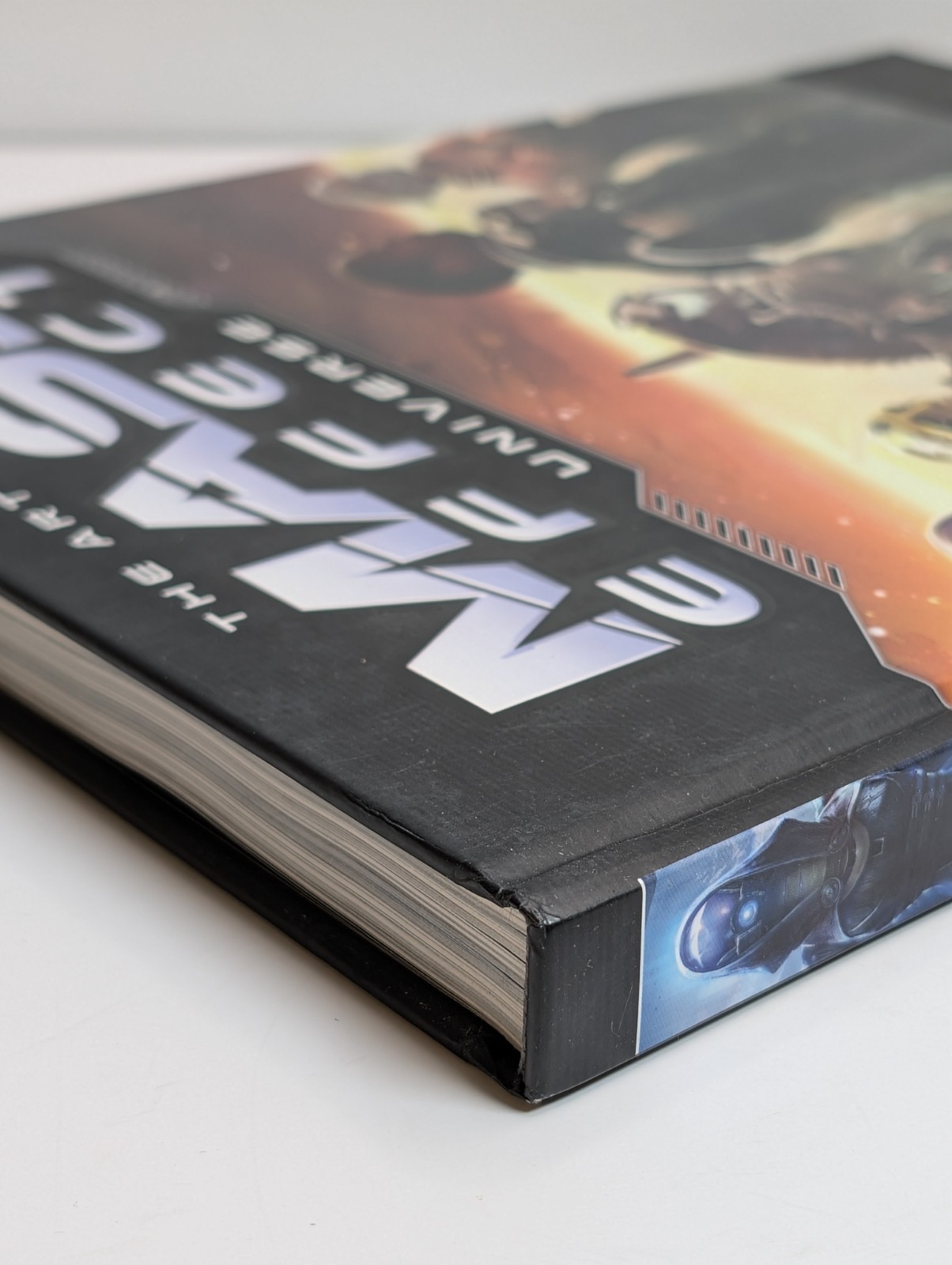 Dark Horse The Art of the Mass Effect Universe Hardcover Art Book 2012 Used