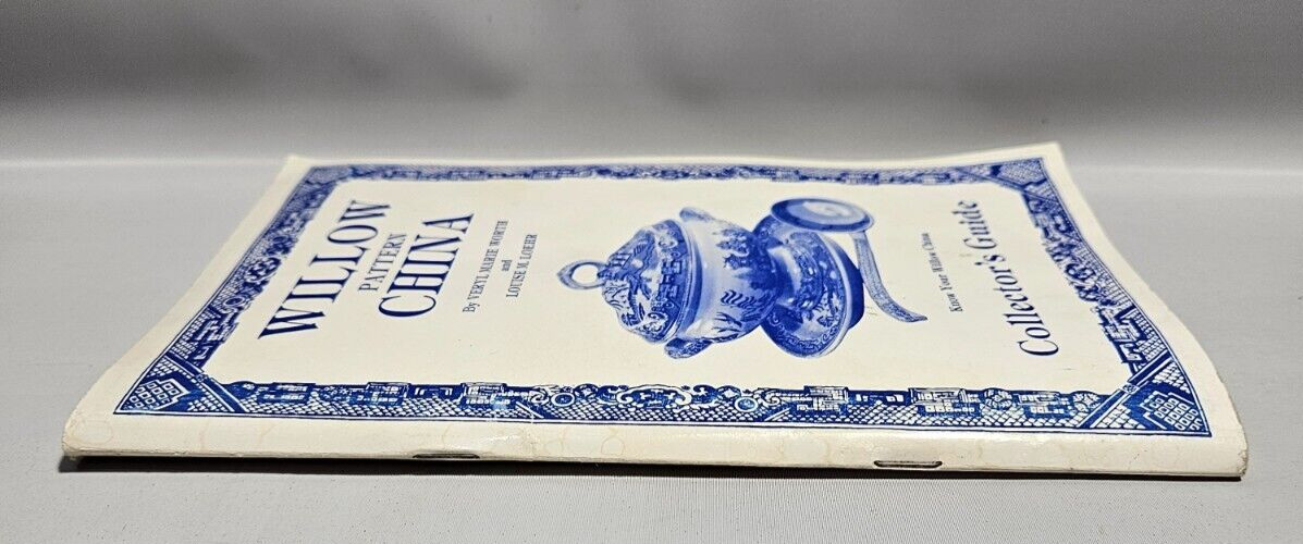 Willow Pattern China Collector’s Guide by Veryl Marie Worth & Louise M. Loehr