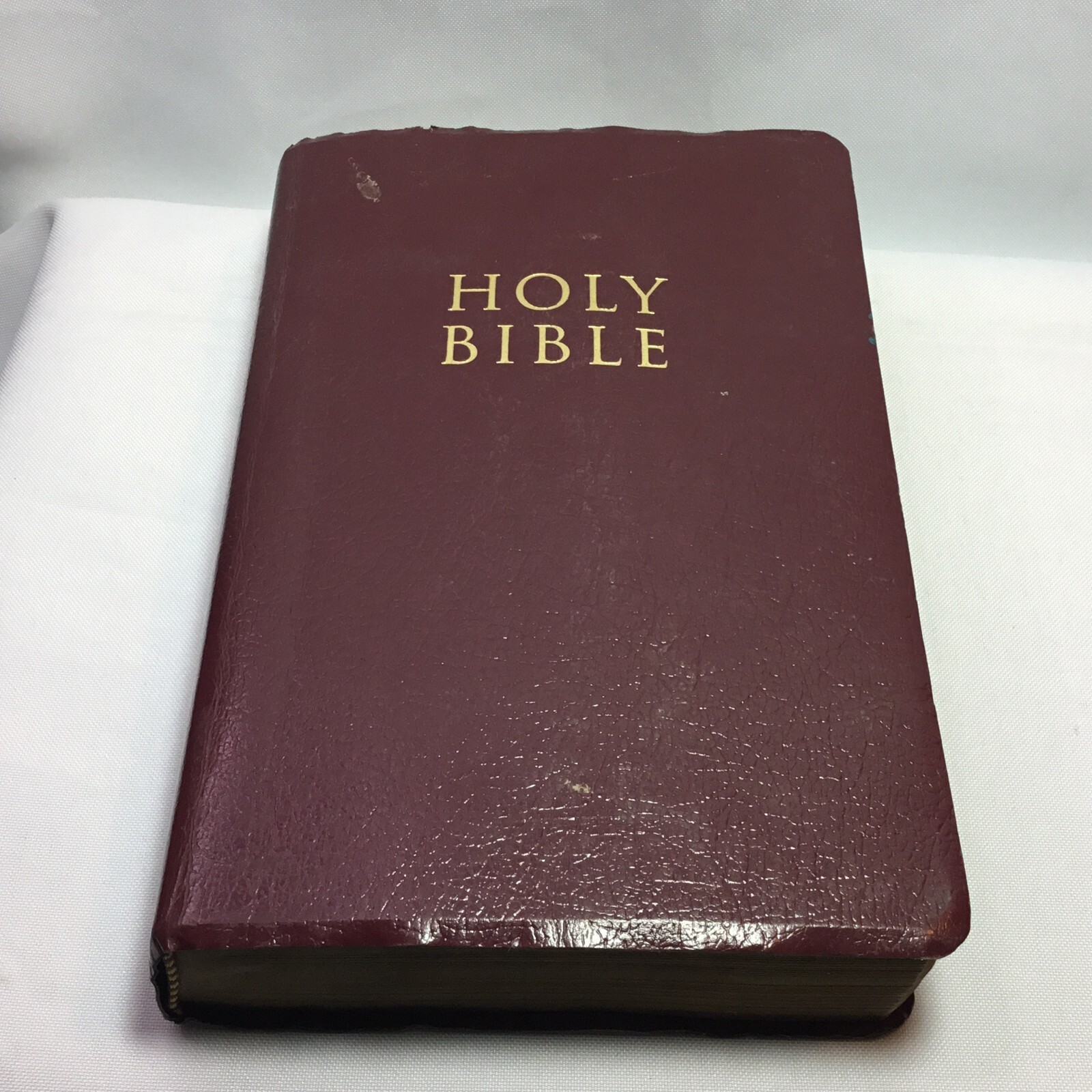 KJV Holy Bible: Gift and Award, Black Leather-Look, Red Letter 2001