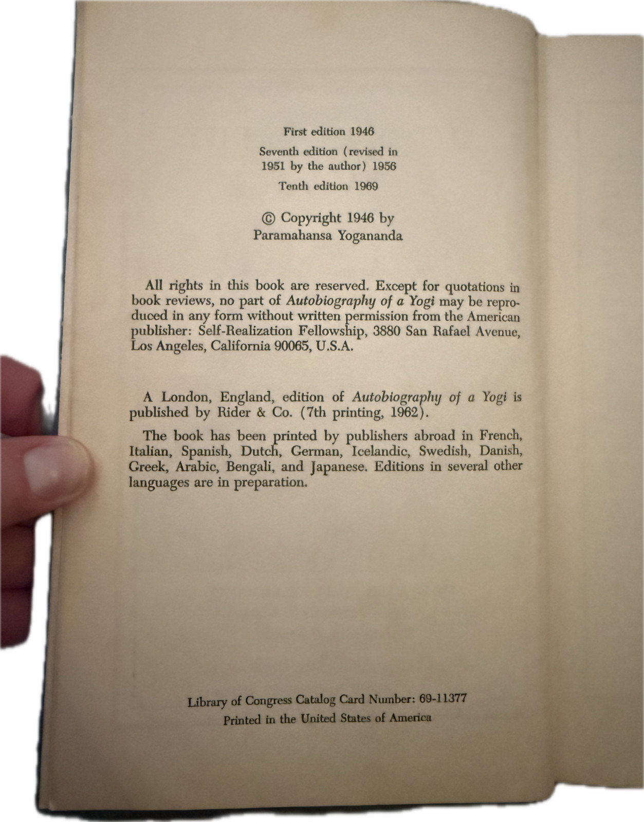 Autobiography of a Yogi by Paramahansa Yogananda, 1969 Tenth Edition Hard Cover