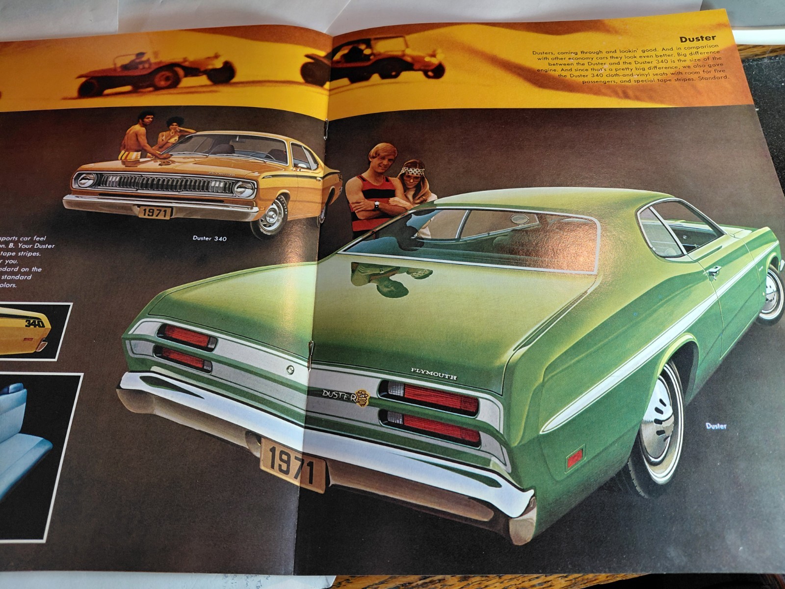 1971 Plymouth Duster & Valiant brochure. Excellent. 10 pages.