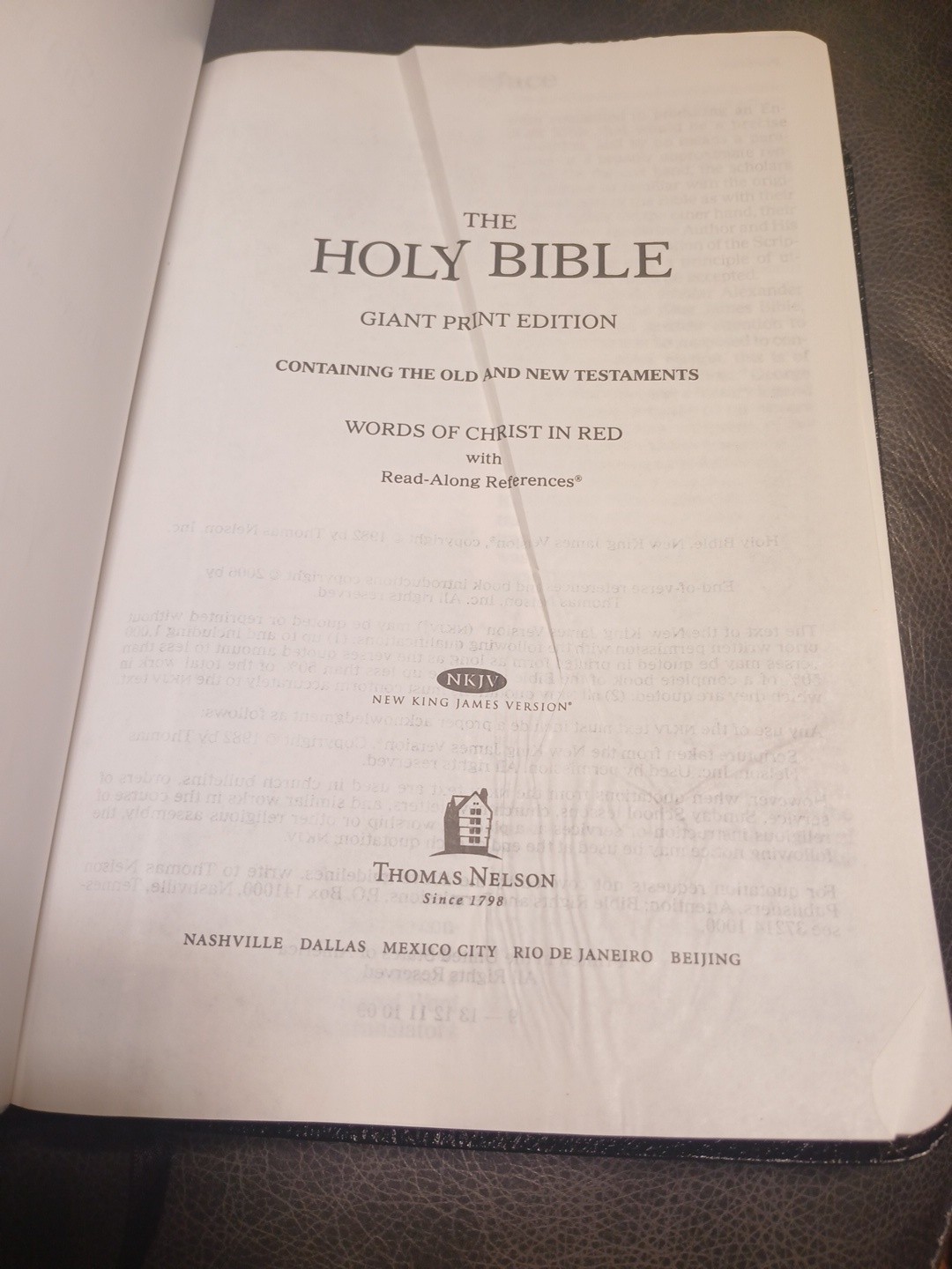 NKJV Giant Print Edition Bible Black Bonded Leather 9781404182578 Thomas Nelson