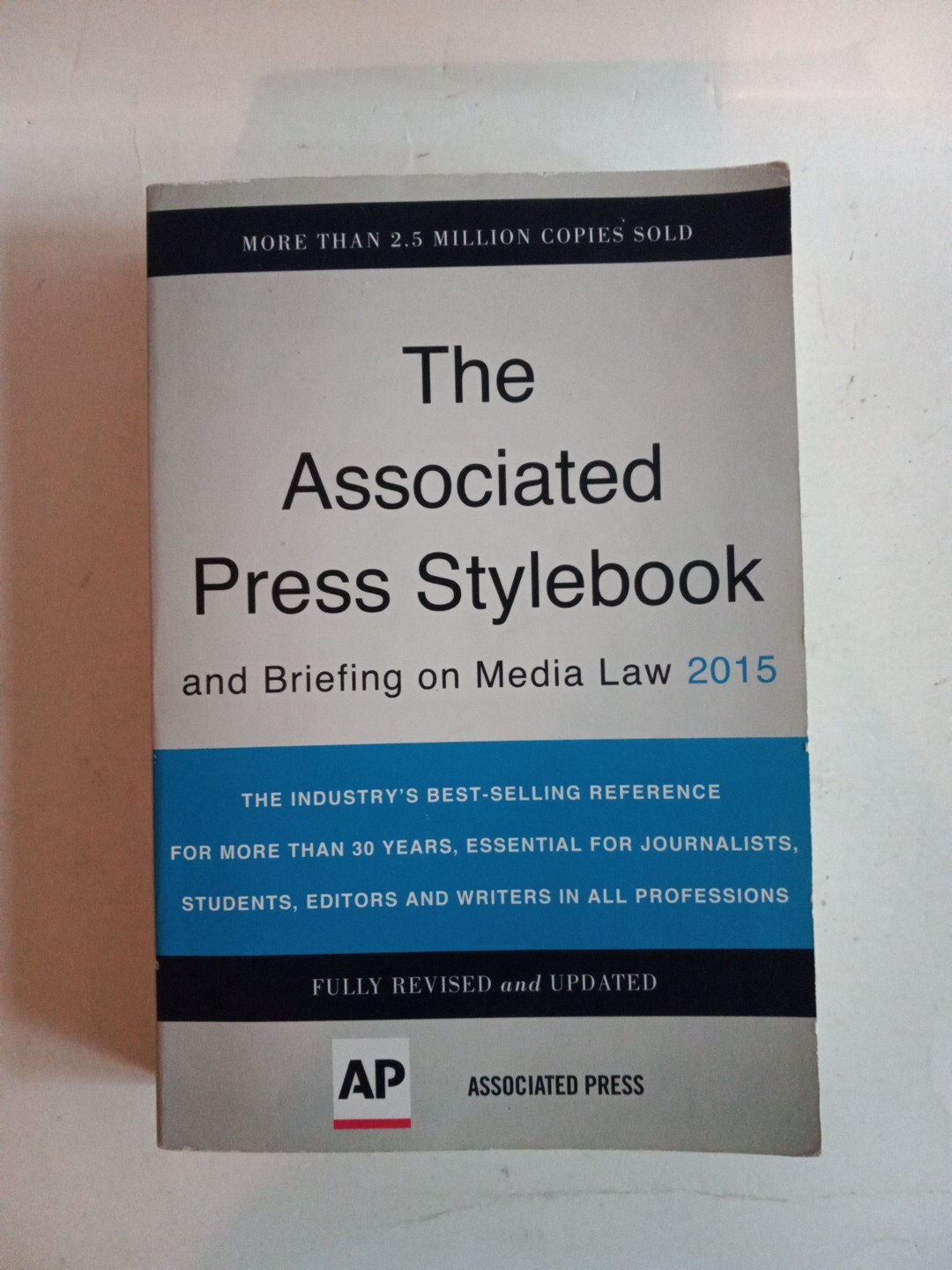 The Associated Press Stylebook 2015 by Associated Press Staff (2015, Trade…