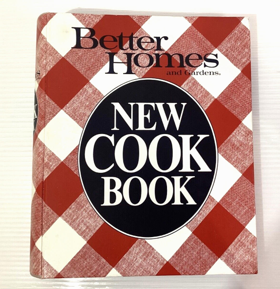 Better Homes and Gardens 1984 Ring bound 466 pages