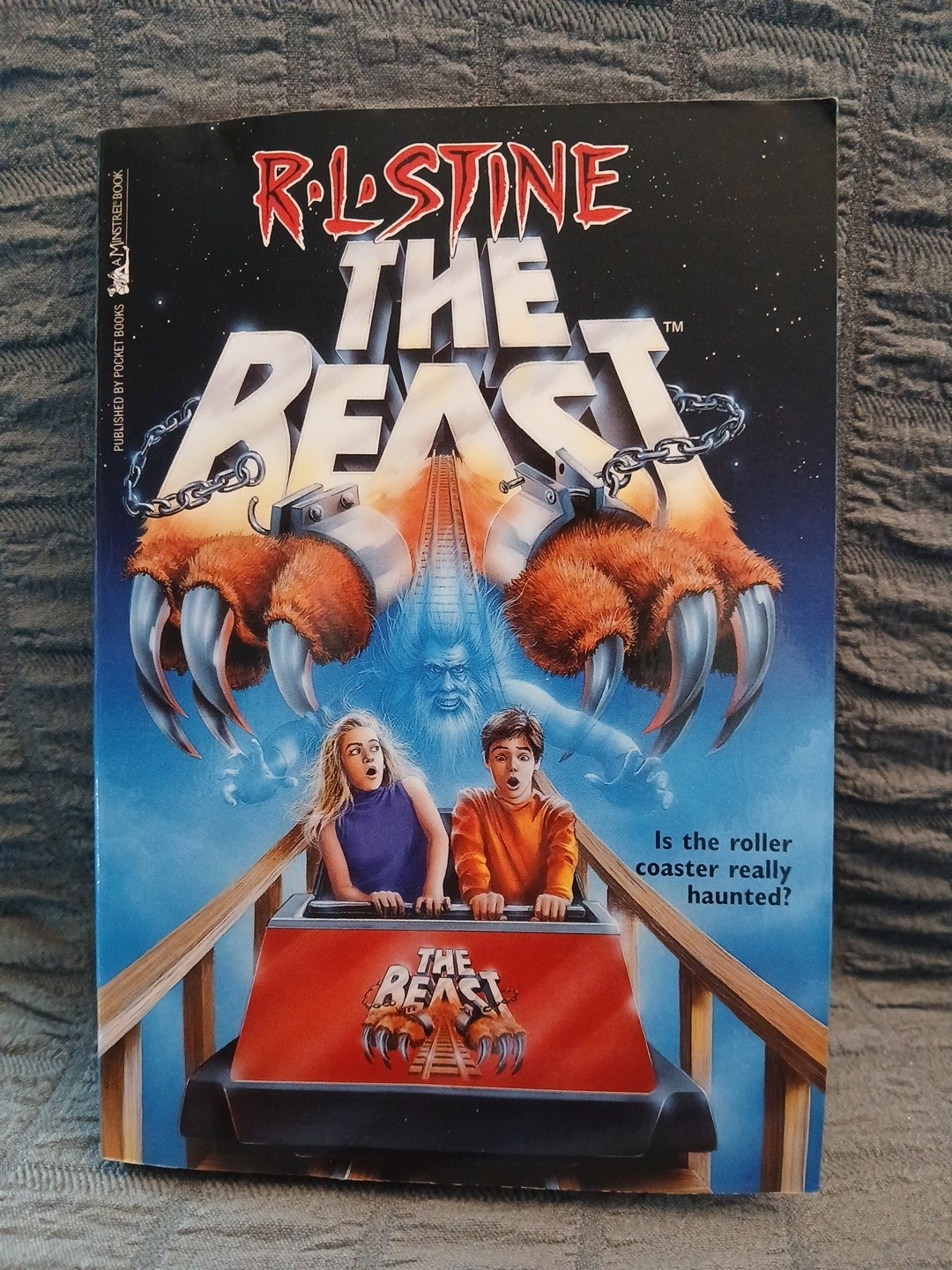 R.L. Stine – Bundle – The Beast & The Dead Lifeguard – Paperback – Both 1994