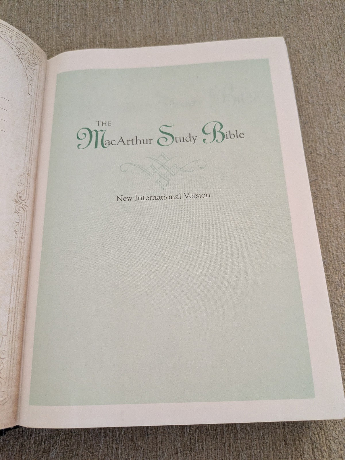 The MacArthur Study Bible: New International Version, Signature Series | 2013