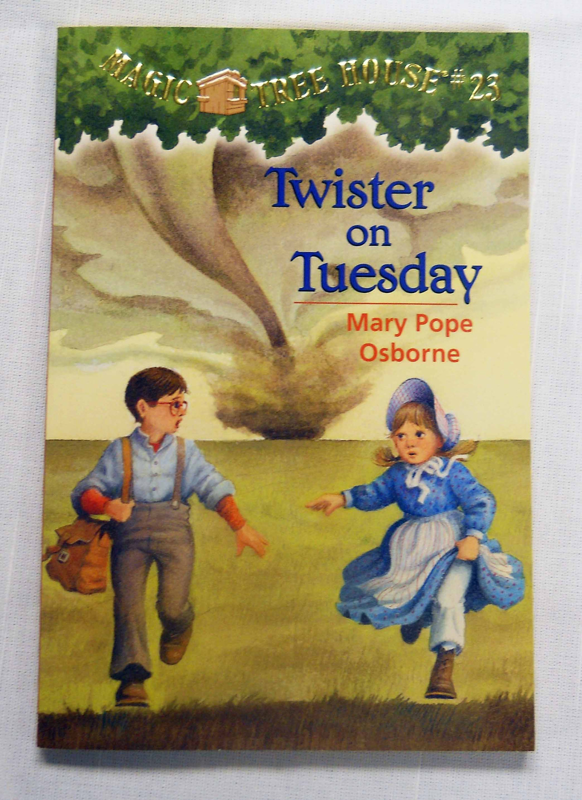 Twister on Tuesday (Magic Tree House, No. 23) – Paperback