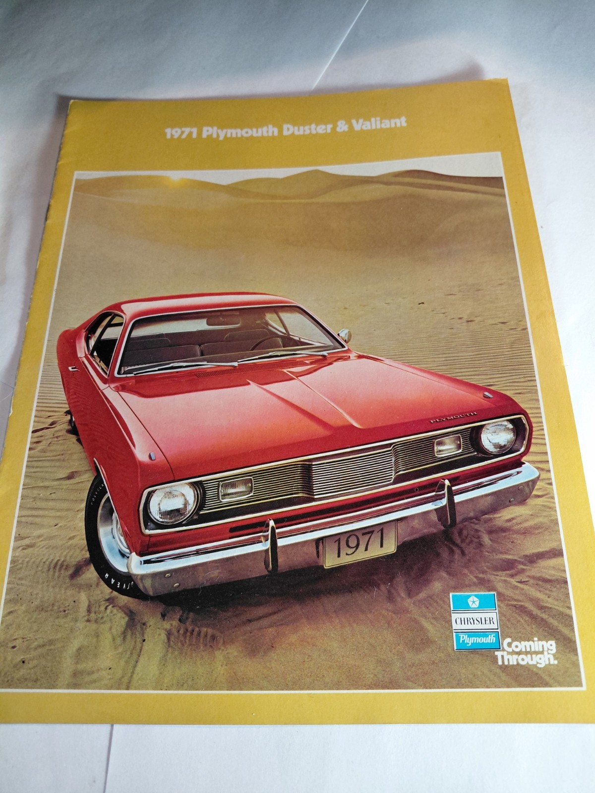 1971 Plymouth Duster & Valiant brochure. Excellent. 10 pages.