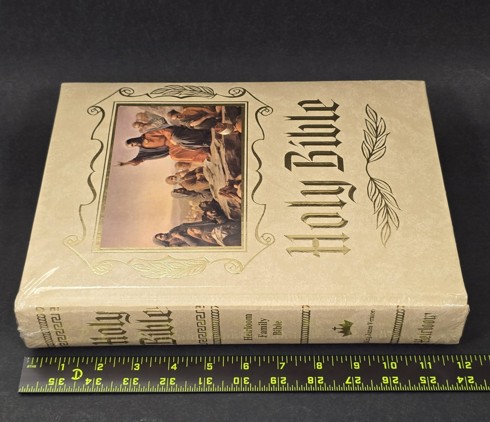 HOLY BIBLE HEIRLOOM FAMILY KING JAMES VERSION 1988 GOLD GILT PADDED SEALED KJV