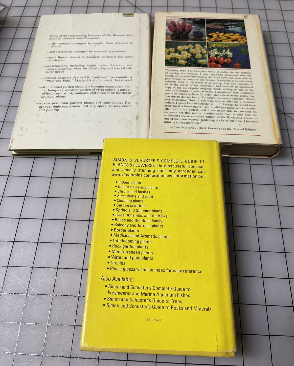 Plants and Flowers Guides Bundle Lot ( 3 Books) Annuals. Perennials. Bulbs.