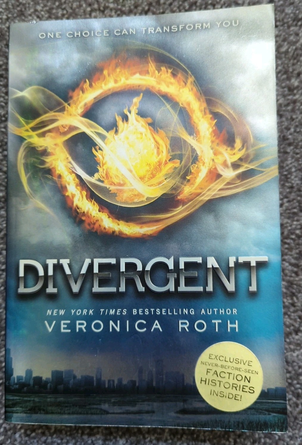 Book Lot 8 Dystopian Fantasy Divergent Eragon Fallen L.J. Smith Patterson