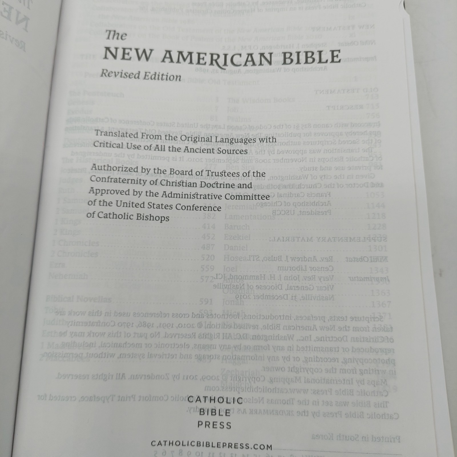 Holy Bible New American Revised Edition Large Print By Catholic Bible Press 2011