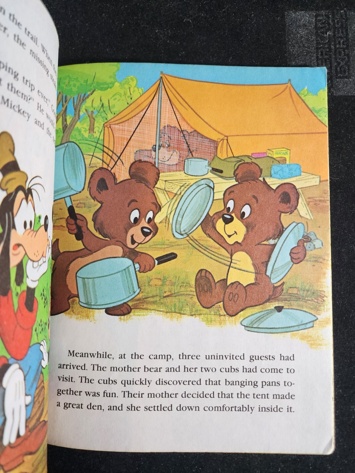 Walt Disney’s Mickey Mouse and Goofy The Big Bear Scare Little Golden Book T3813