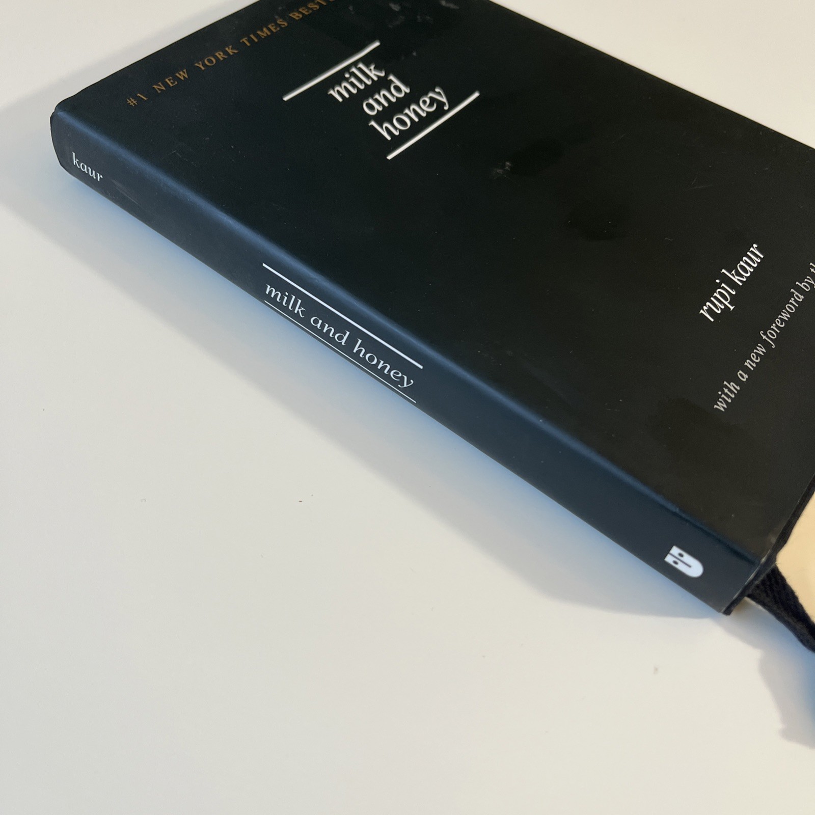 milk and honey by rupi kaur HC 2016 w/Dust Jacket Pre-owned Good Condition