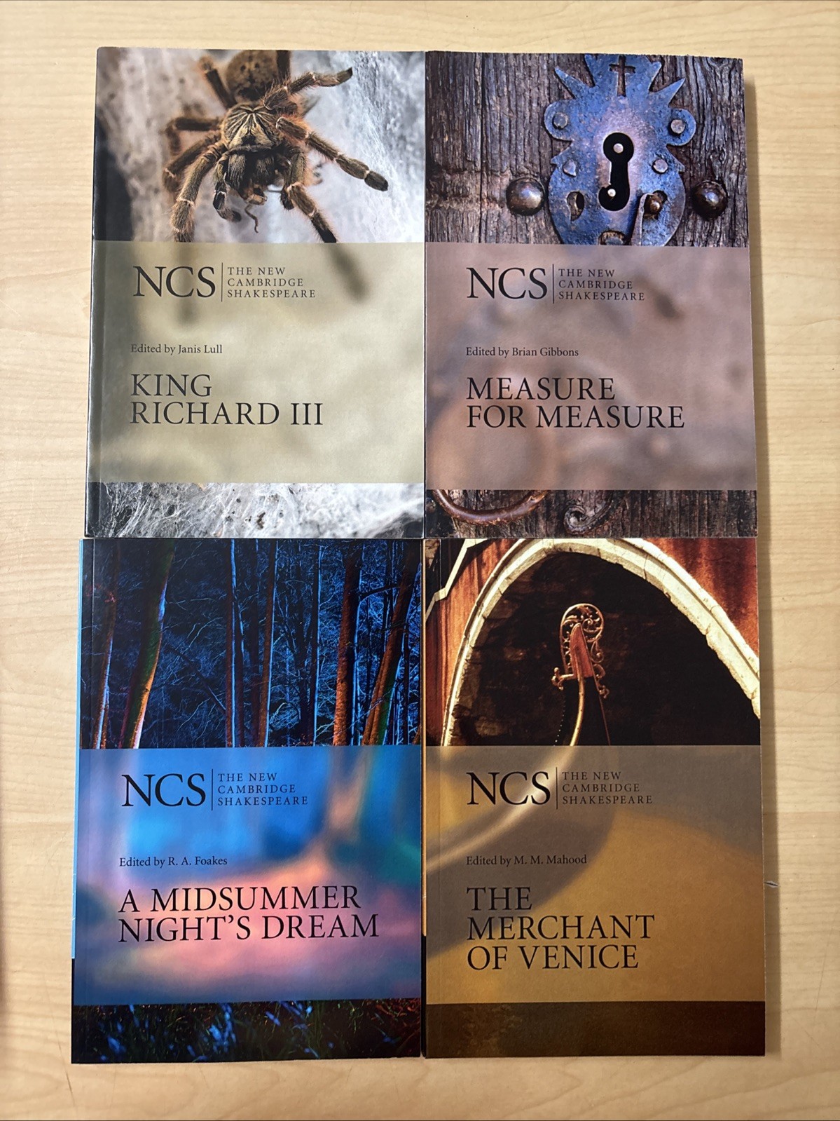 Lot 17 New Cambridge Shakespeare NCS Book Set Venice Othello Sonnets Midsummer
