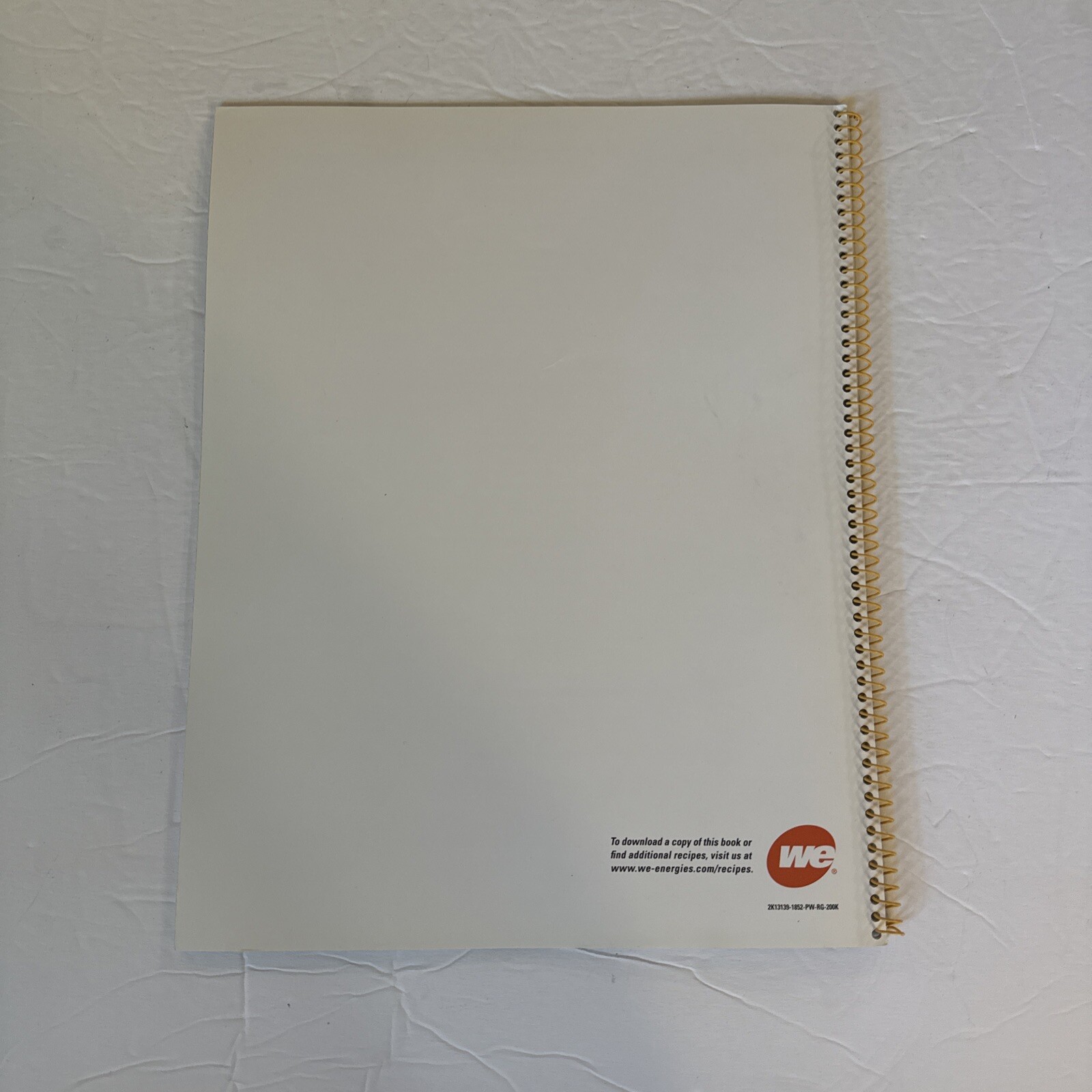 WE ENERGIES COOKIE BOOK 2013, 23 PAGES SPIRAL BOUND, COLOR PHOTOS, NEW