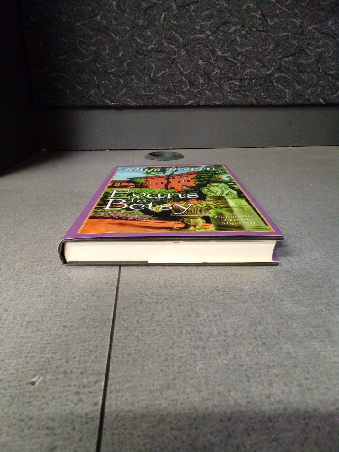 Constable Evans Mysteries Ser.: Evans to Betsy by Rhys Bowen (2002,…