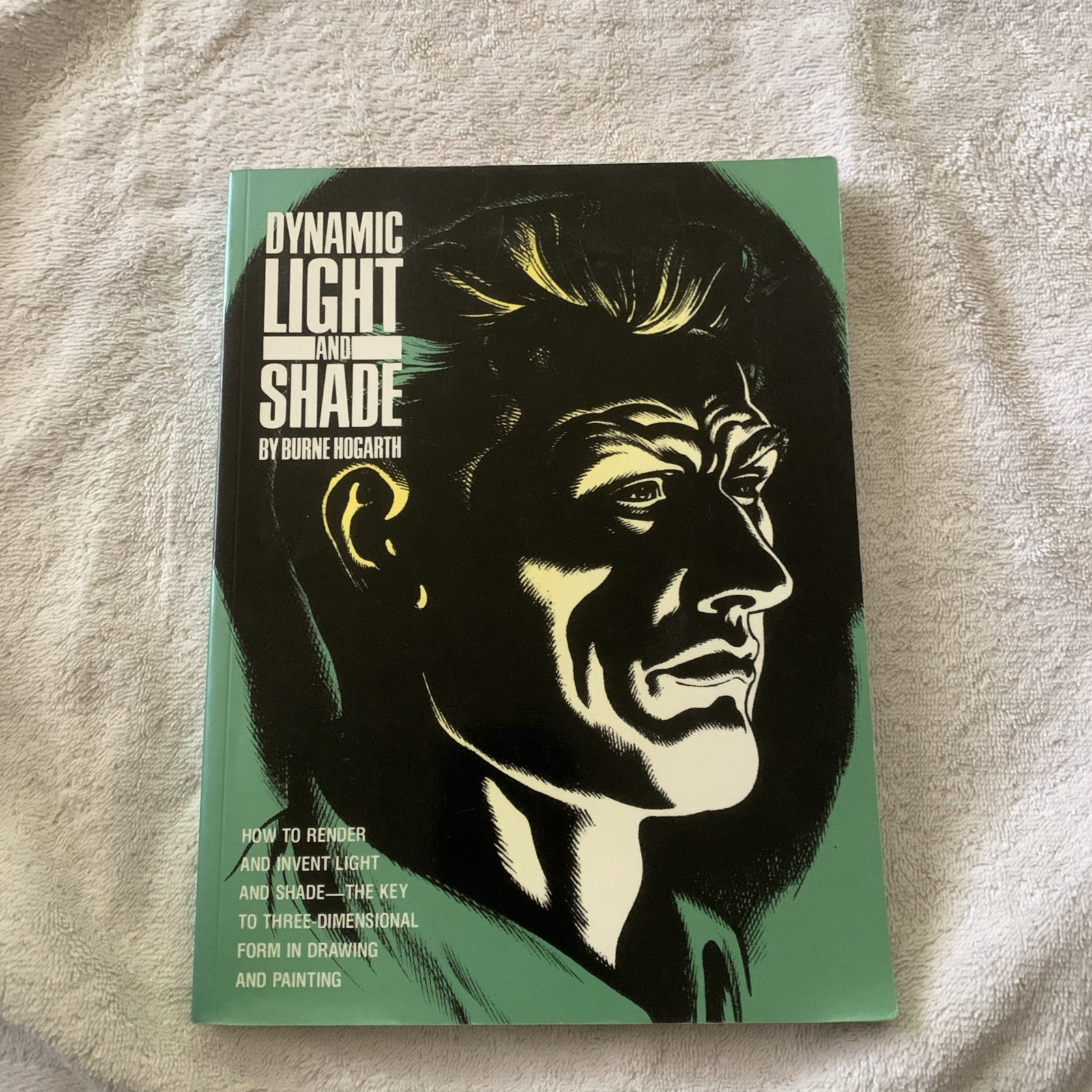 Dynamic Light and Shade – Paperback By Hogarth, Burne – GOOD
