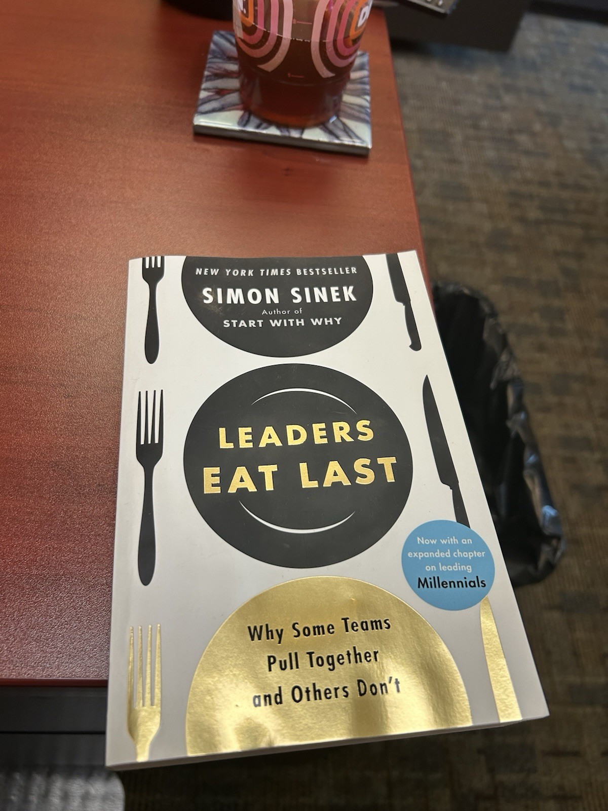 Leaders Eat Last : Why Some Teams Pull Together and Others Don’t by Simon Sinek