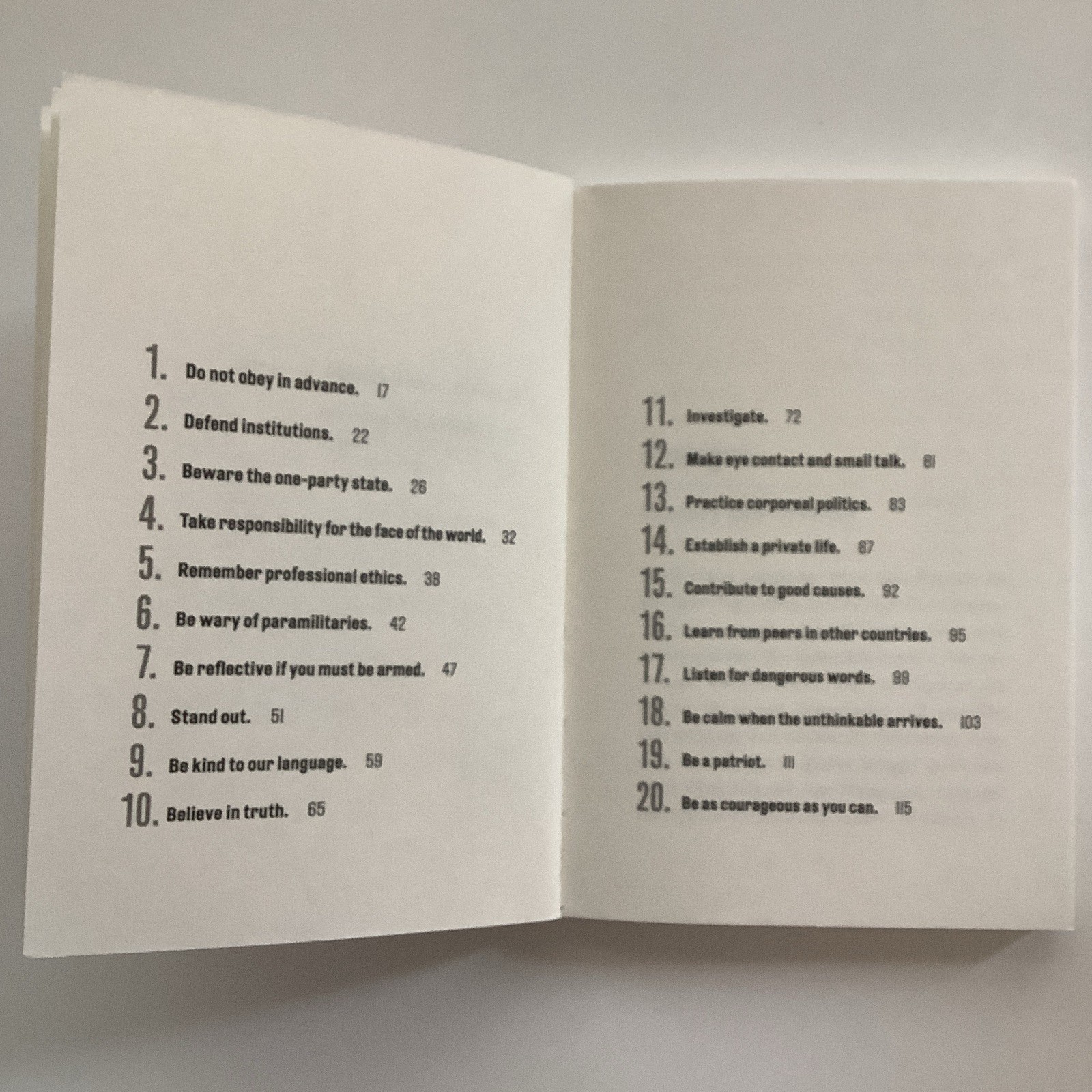 On Tyranny: Twenty Lessons from the Twentieth Century Timothy Snyder 2017 TPB