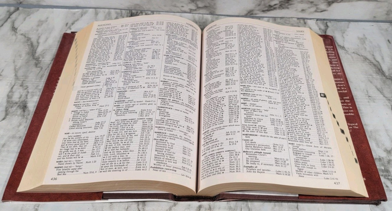 The Complete Family Bible Reference Dictionary Concordance Index / Hardback