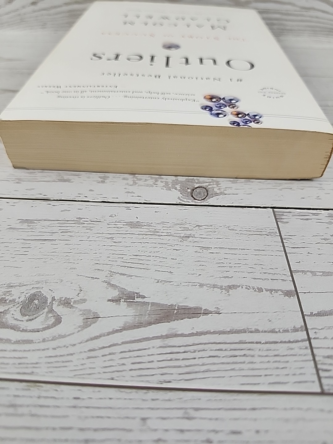 Outliers: The Story of Success by Gladwell, Malcolm Paperback Good