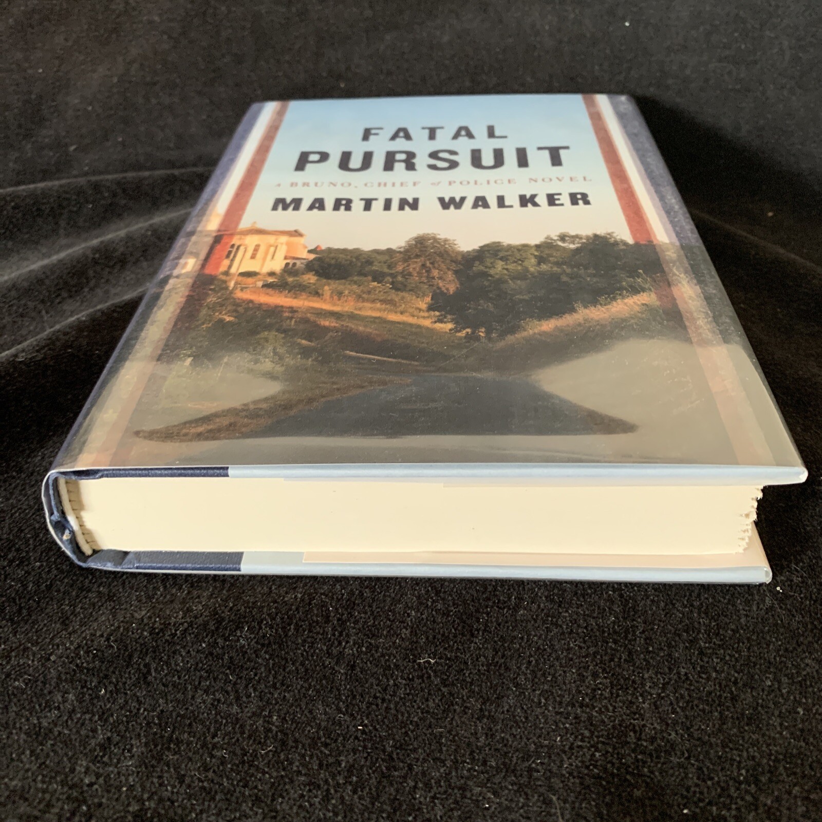Signed, 1st edition! Fatal Pursuit by Walker, Martin 2016 HCDJ/DJ cover Like new