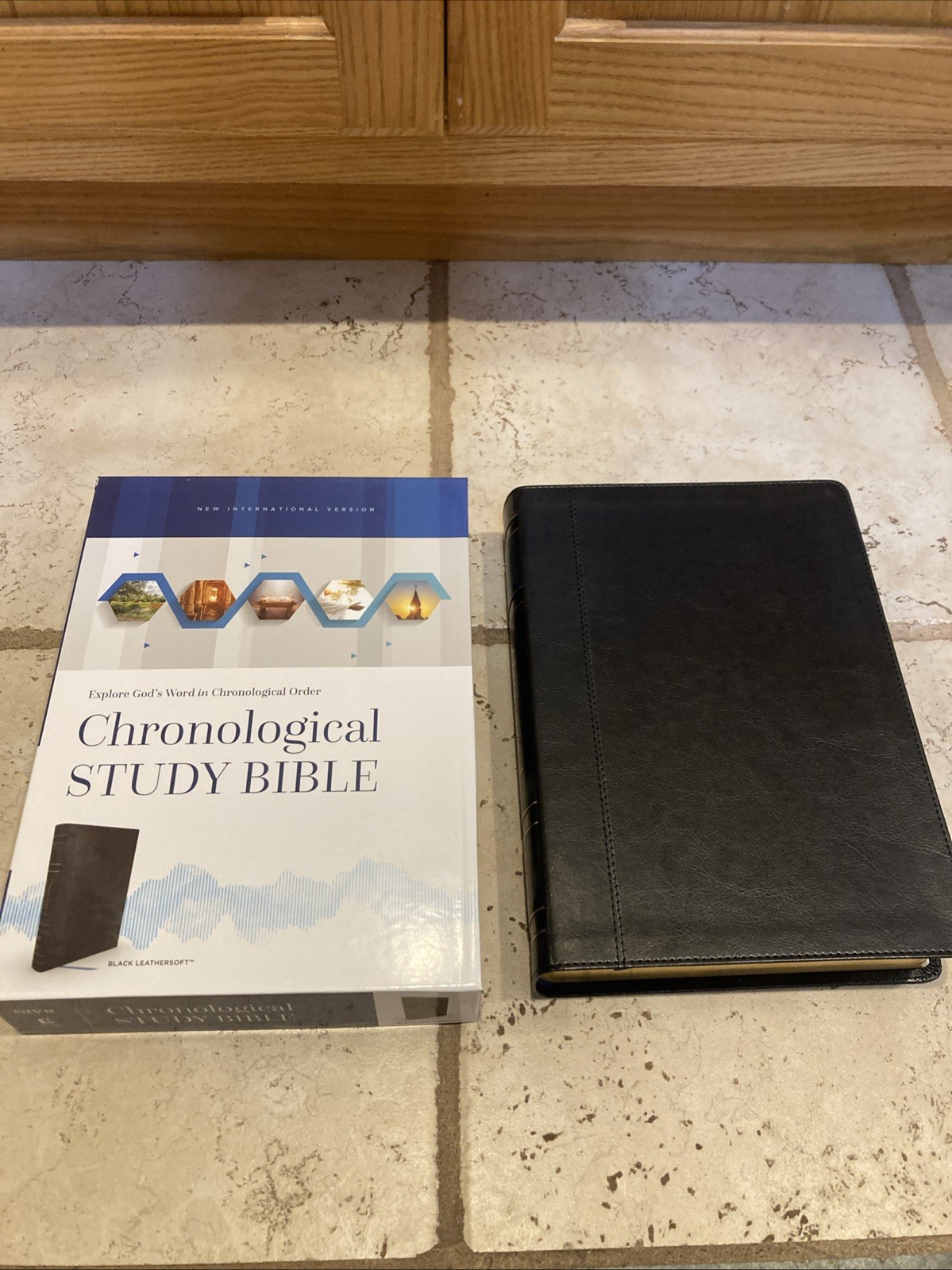 NIV CHRONOLOGICAL STUDY BIBLE BLACK LEATHER EXPLORE GOD’S WORD CHRONOLOGICALLY