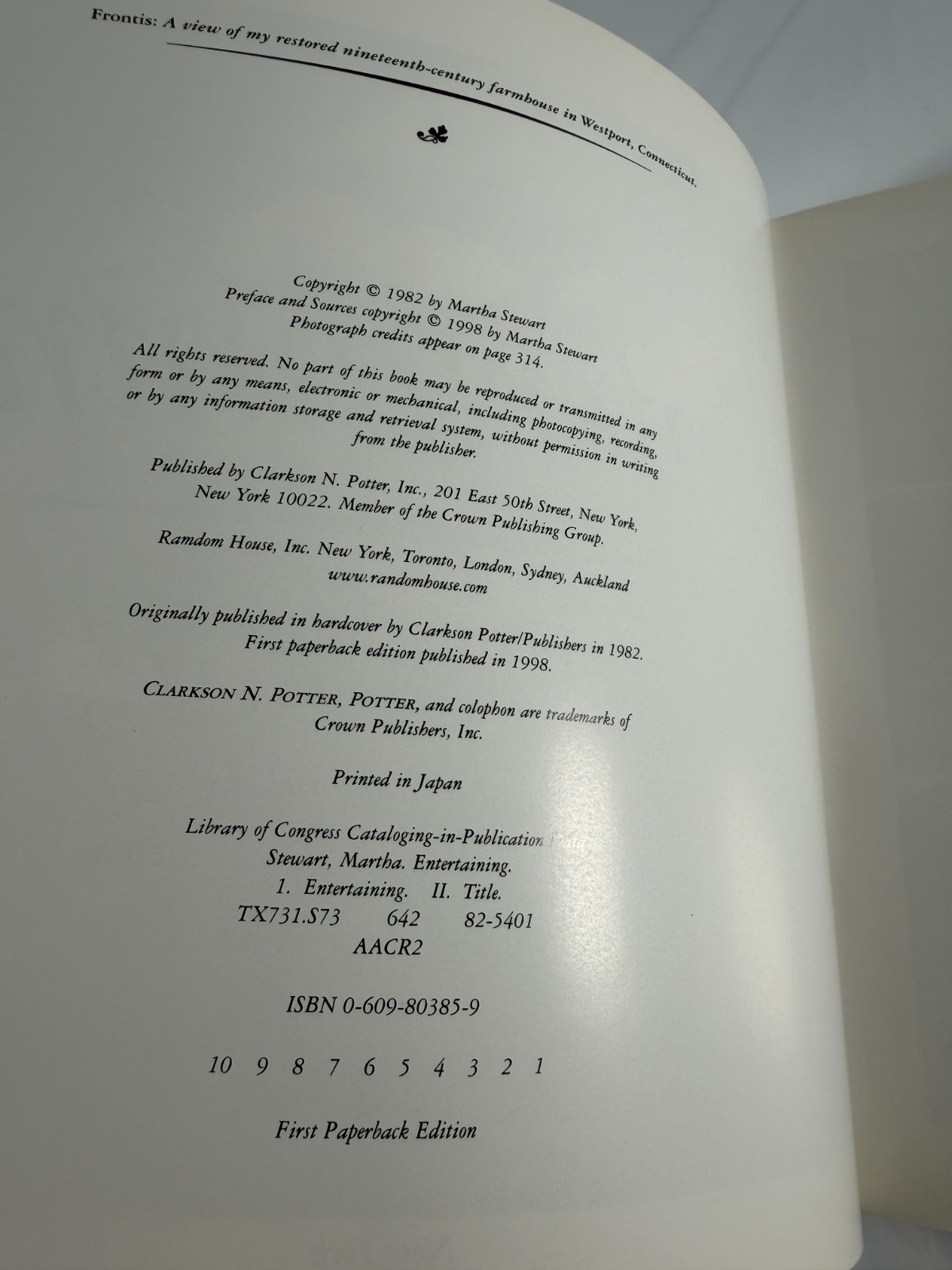 Entertaining by Martha Stewart 1982 First Paperback Edition – Cookbook, Ideas