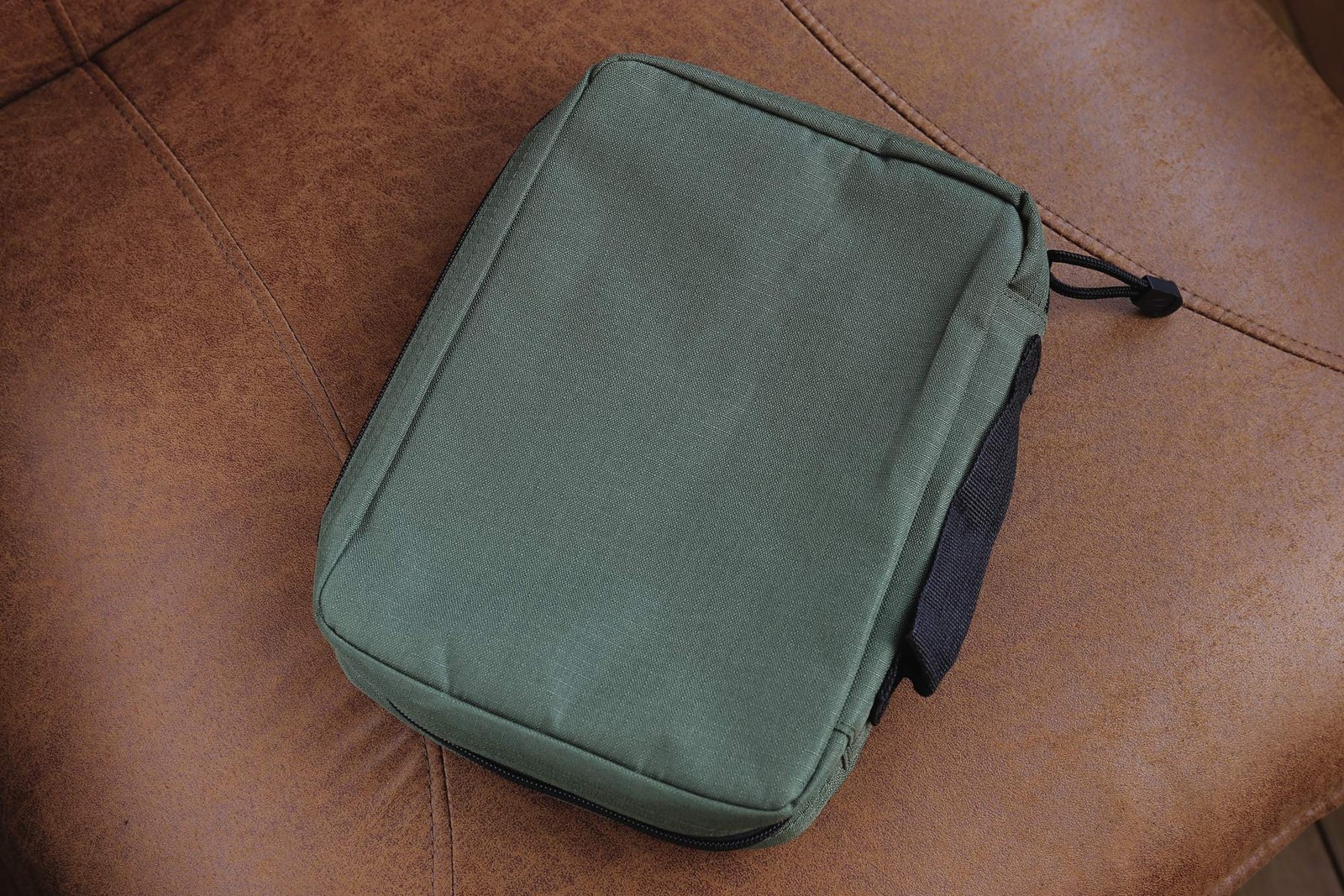 Bible Cover Large 6-1/4″ X 8″ Zippered Nylon Green – Fits Most Bibles