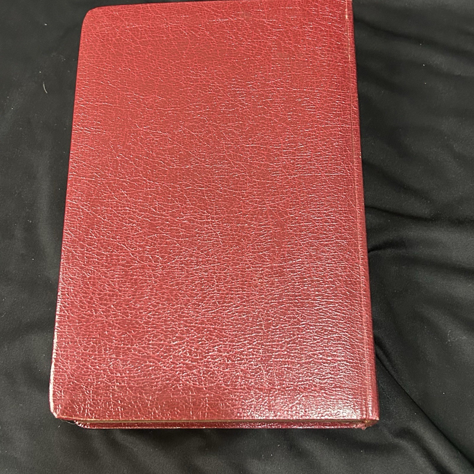 KJV HOLY BIBLE Gift Edition Tyndale Red Letter King James Version 2374-0 9/1981
