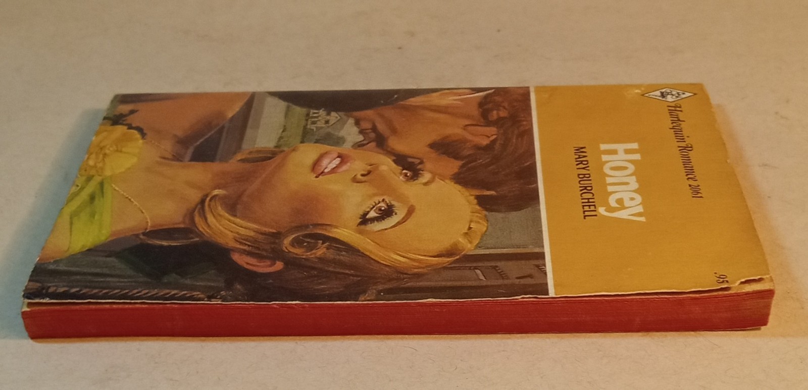 Vgt Harlequin Romance. (1977) “Honey” #2061. Mary Burcell. 164 Pages