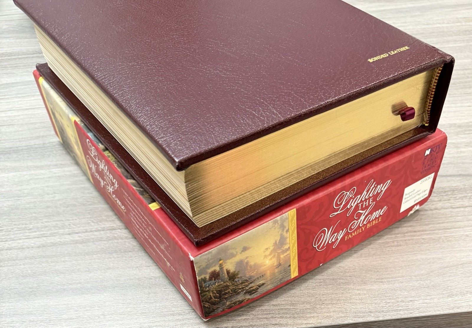 Thomas Kinkade Family Bible NKJV Lighting the Way Home PADDED Bonded Leather Ed.