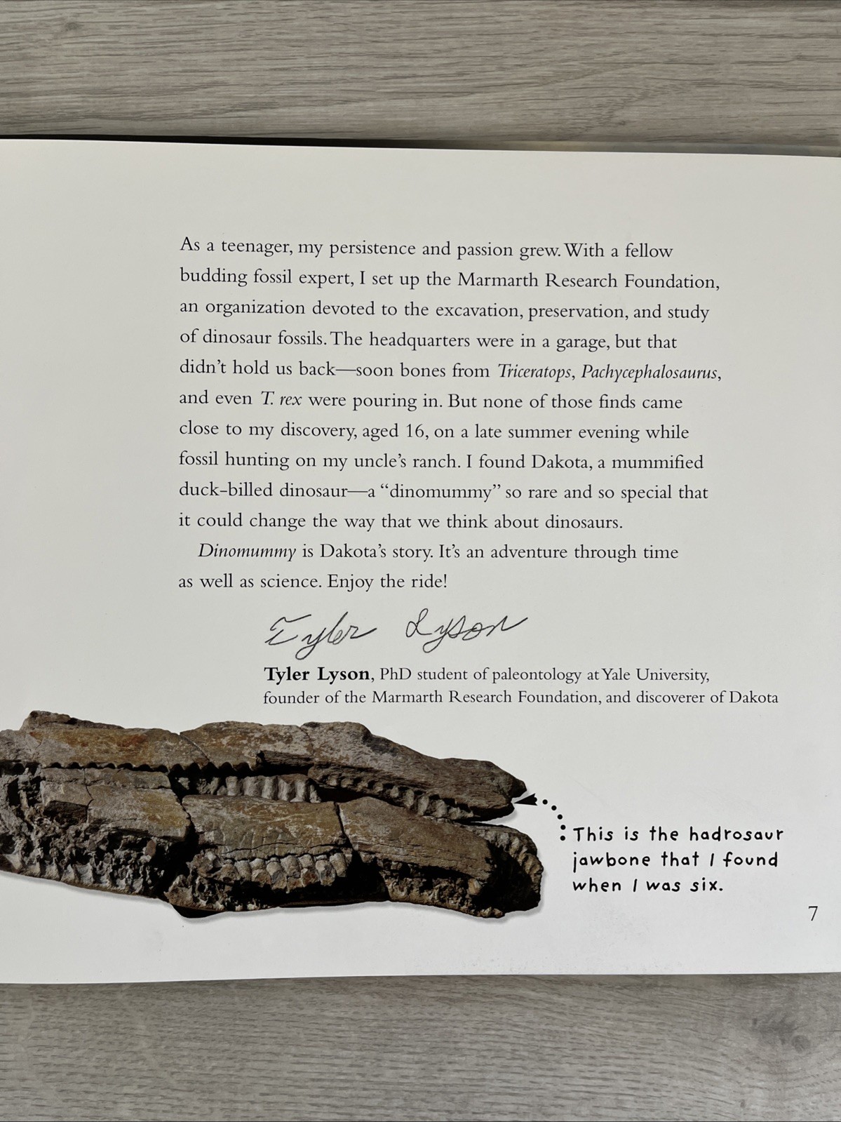 Dinomummy : The Life, Death and Discovery of Dakota, a Dinosaur from Hell Creek