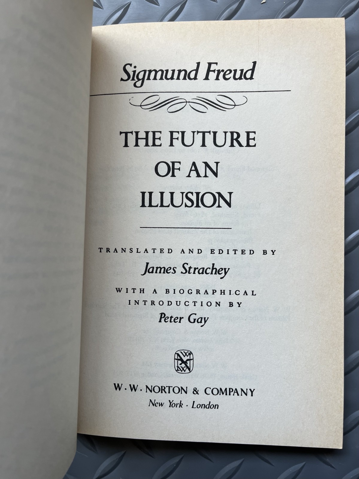Freud 6 Book Vtg Lot – Psychoanalysis, Love, Pleasure, Illusion, Moses, Dreams