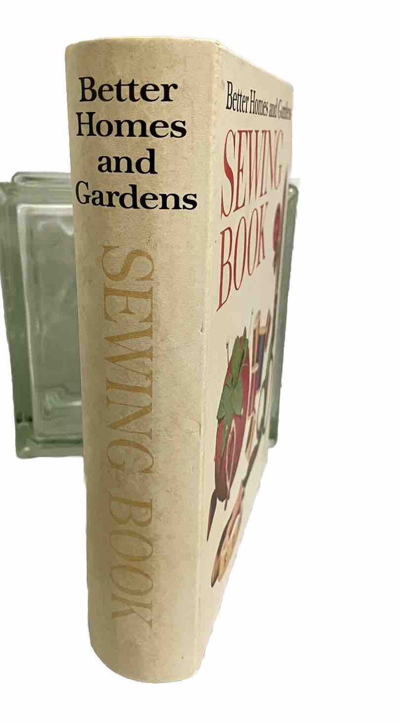 Sewing Book Better Homes and Gardens 1970 Illustrated HC 5-Ring Binder 360 Pages