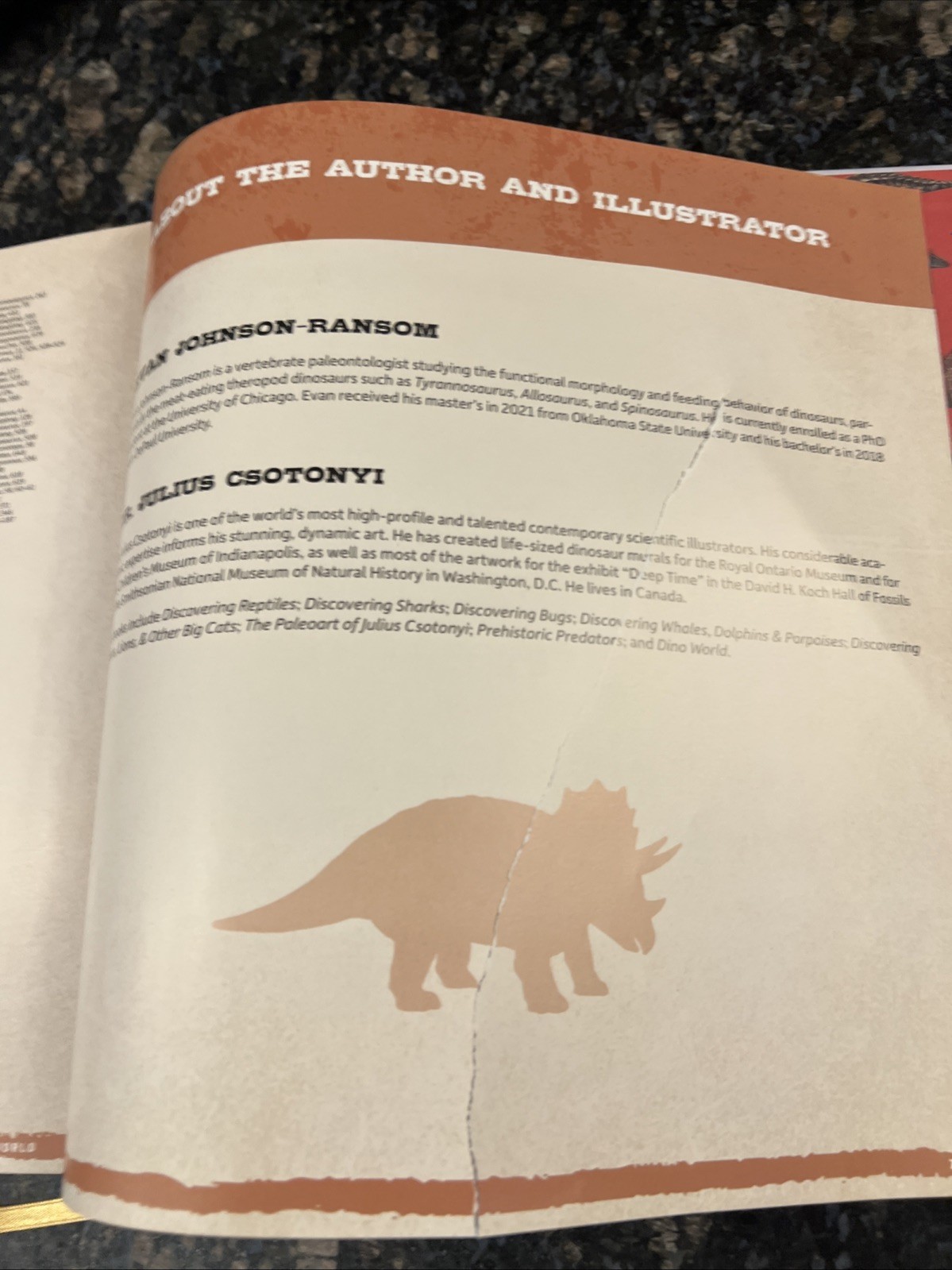 Dinosaur World: Over 1,200 Amazing Dinosaurs, Famous Fossils, and Discoveries