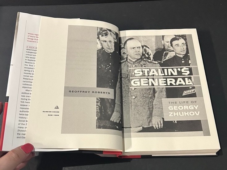 Stalin’s General : The Life of Georgy Zhukov HC DJ Geoffrey Roberts 1st Ed 2012