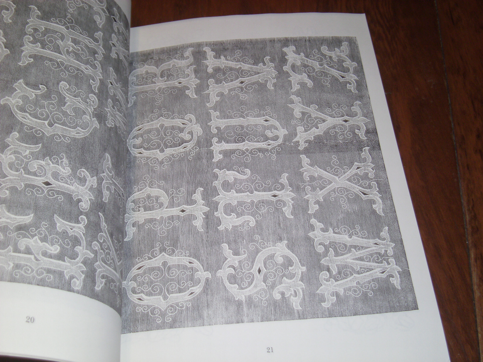 Victorian Alphabets, Monograms and Names Ed by Rita Weiss (1974) Paperback