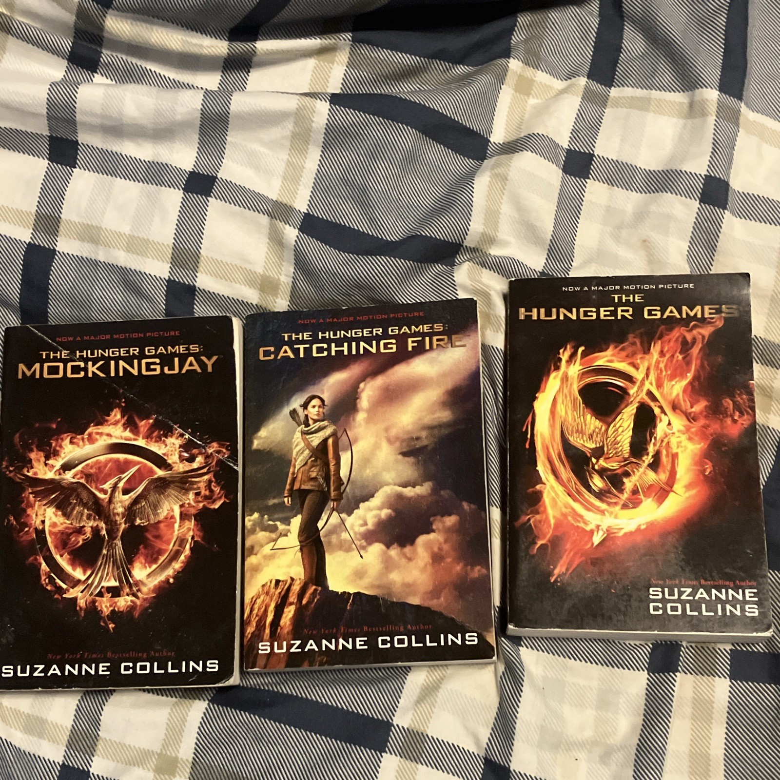 Hunger Games Trilogy Paperback Set: Hunger Games/Catching Fire/Mockingjay