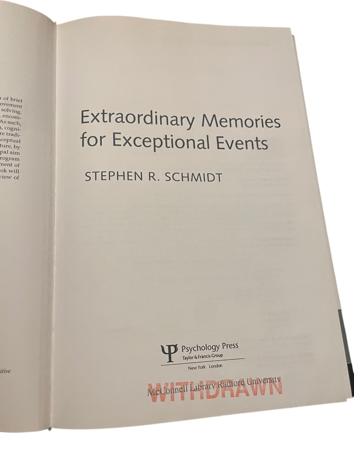 Extraordinary Memories for Exceptional Events Stephen R. Schmidt 2012